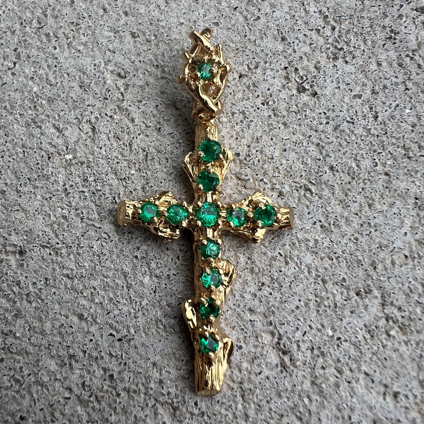 Vintage Custom Made Solid 18k Yellow Gold Colombian Emerald Encrusted Brutalist Cross Pendant