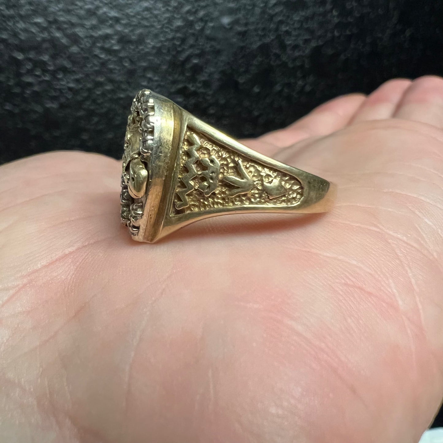 1980’s Solid 14K Yellow Gold .50CTW Natural Diamond Encrusted Good Luck Horseshoe “Gamblers Ring” (12.75)