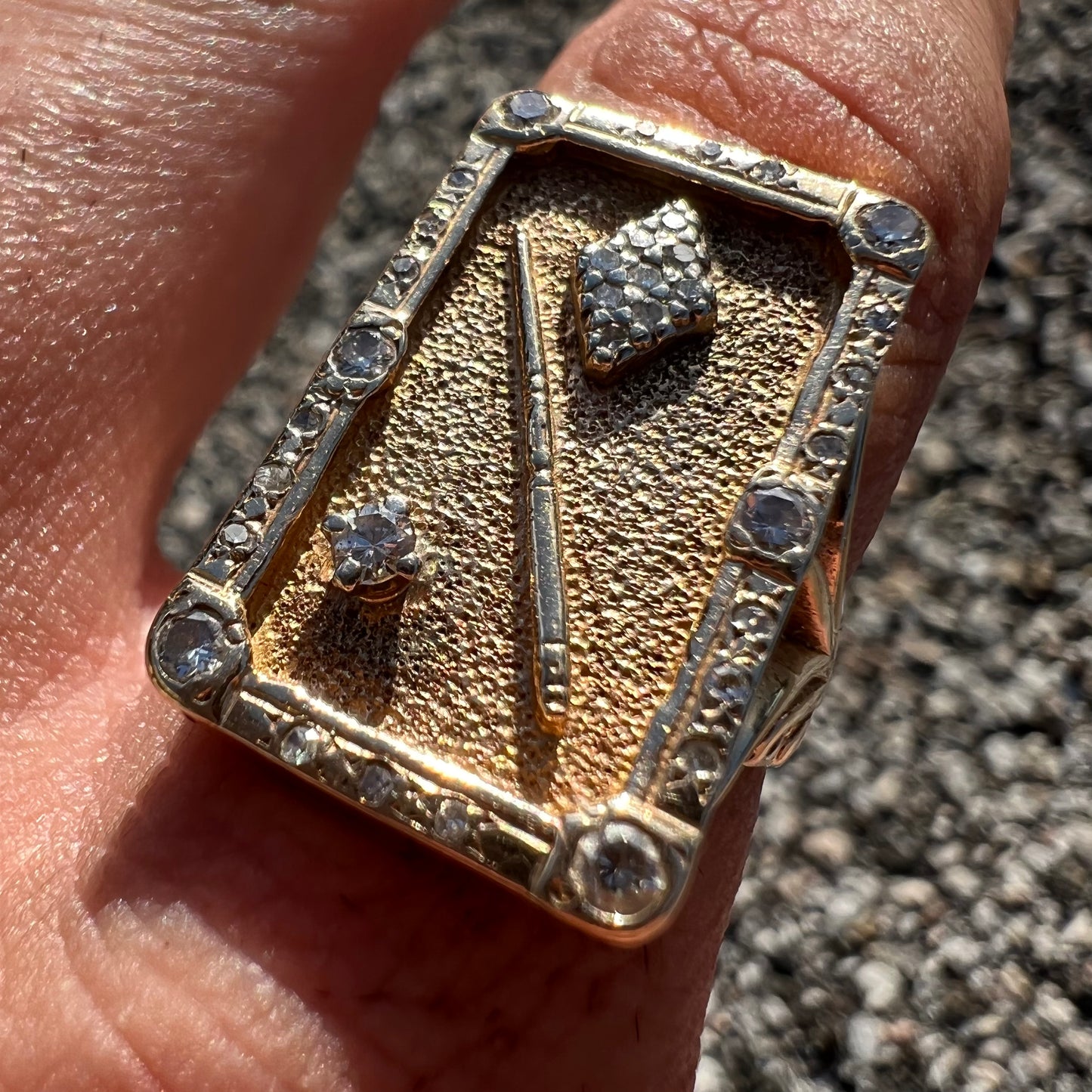 Vintage 14k Yellow Gold Natural Diamond Encrusted Custom Pool Table Ring (8.5)