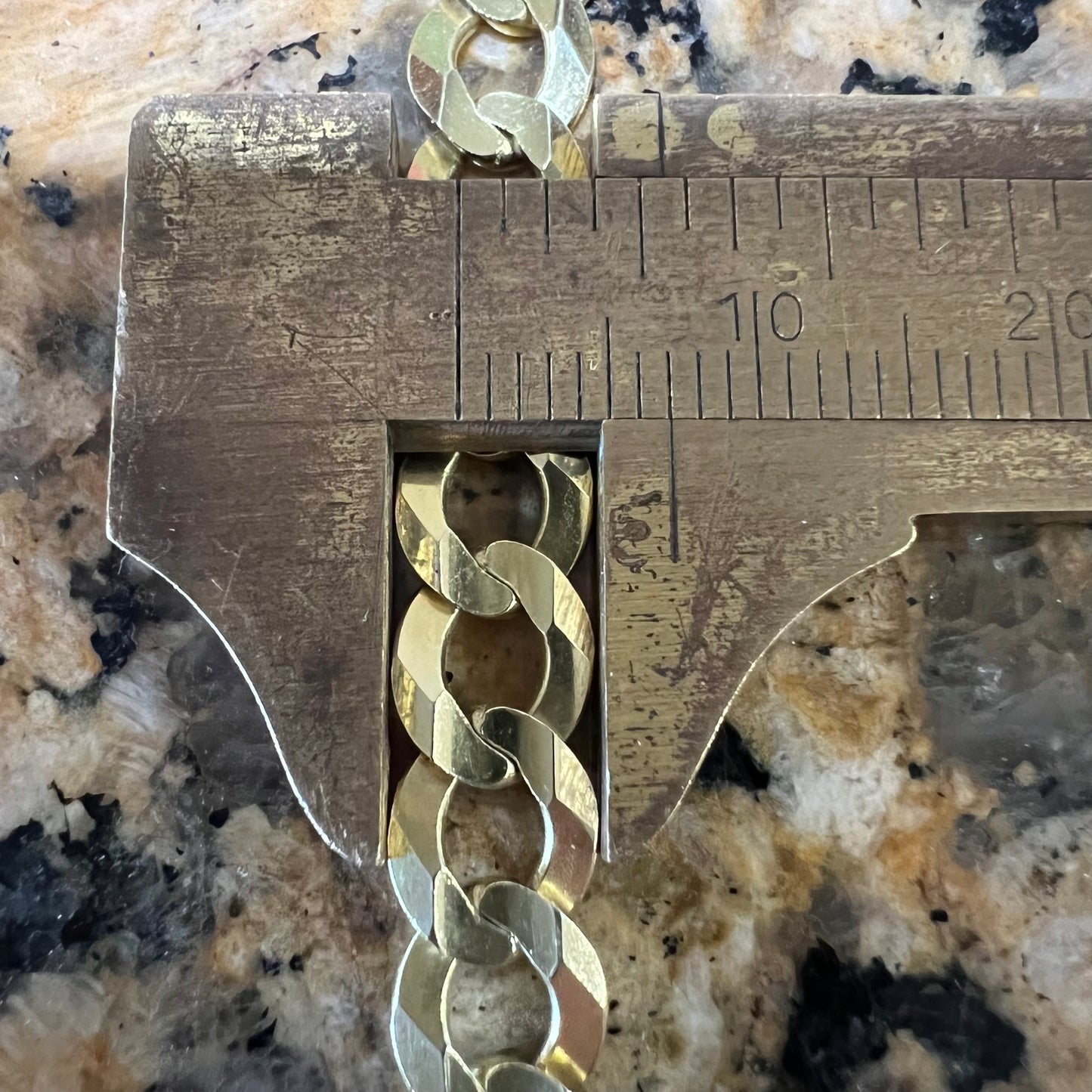 Vintage Solid 14k Yellow Gold Beveled Edge Cuban/Curb Link Bracelet (8”)