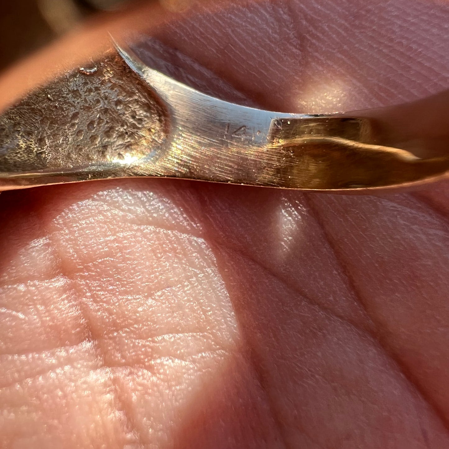 Vintage 14k Yellow Gold Natural Diamond Encrusted Custom Pool Table Ring (8.5)