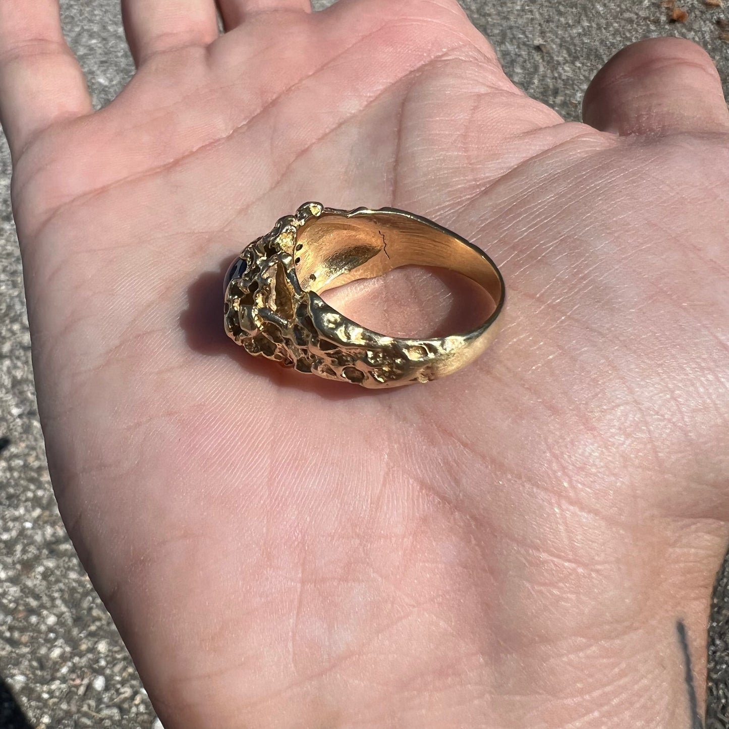 Mid-Century Solid 18k Yellow Gold Blue Star Sapphire Natural VS Diamond Nugget Ring (11)