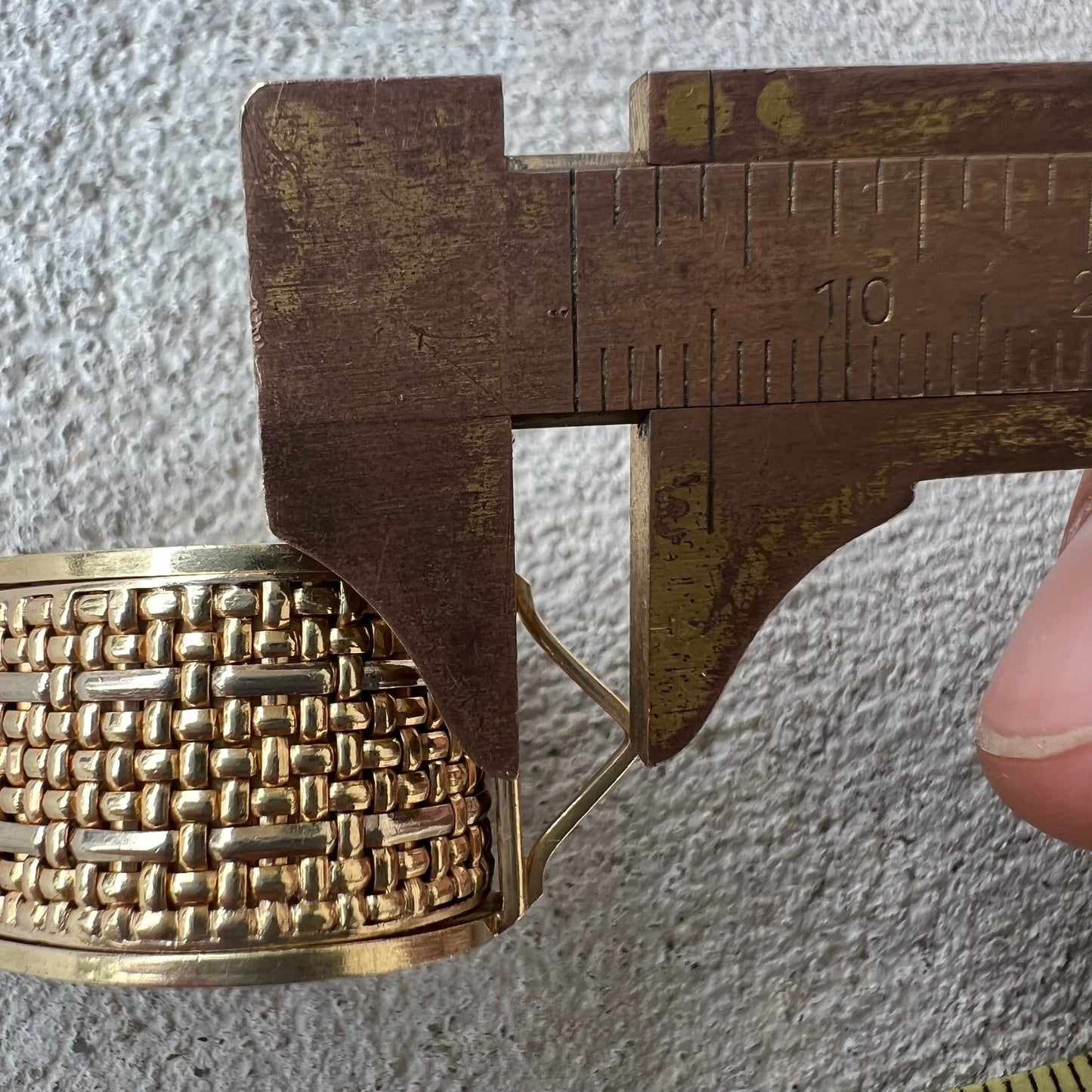 1980’s Solid 14k Gold Basket Weaved Jeweler’s Loupe