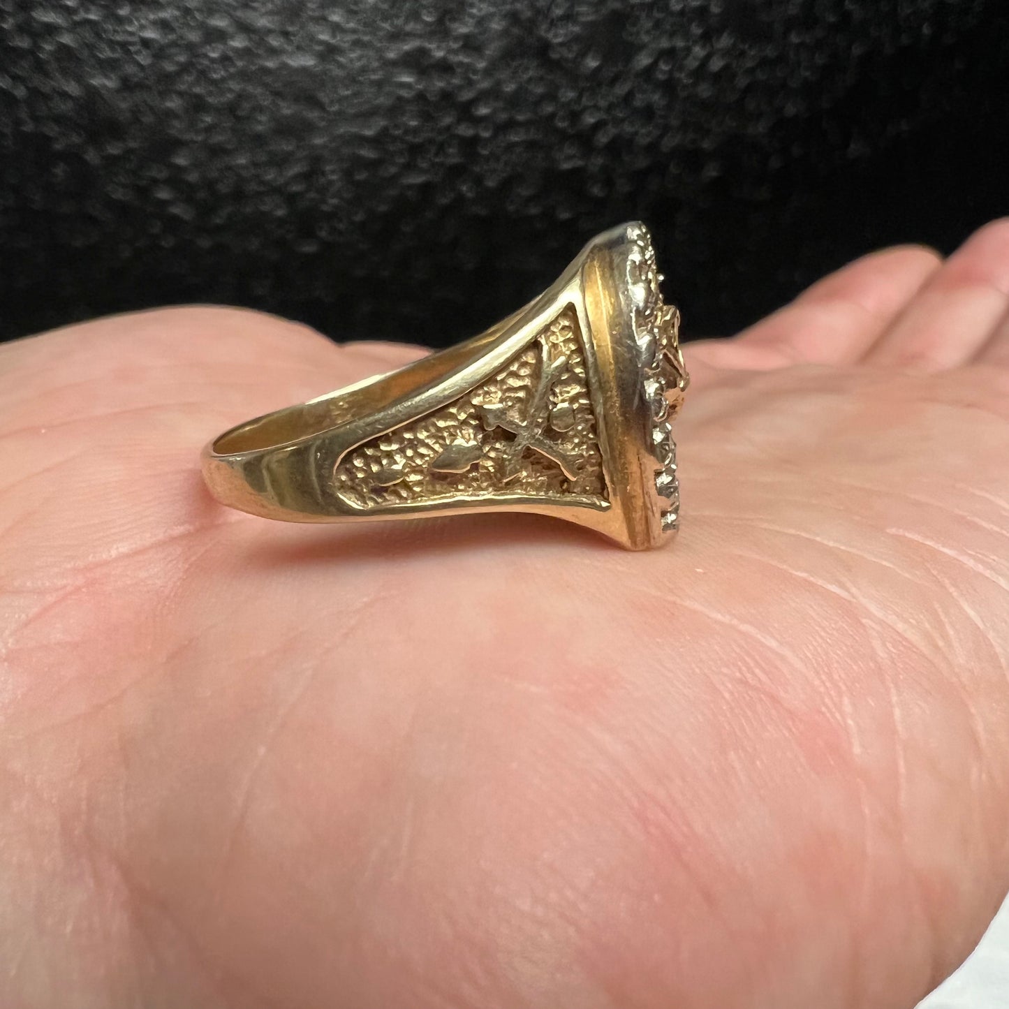 1980’s Solid 14K Yellow Gold .50CTW Natural Diamond Encrusted Good Luck Horseshoe “Gamblers Ring” (12.75)