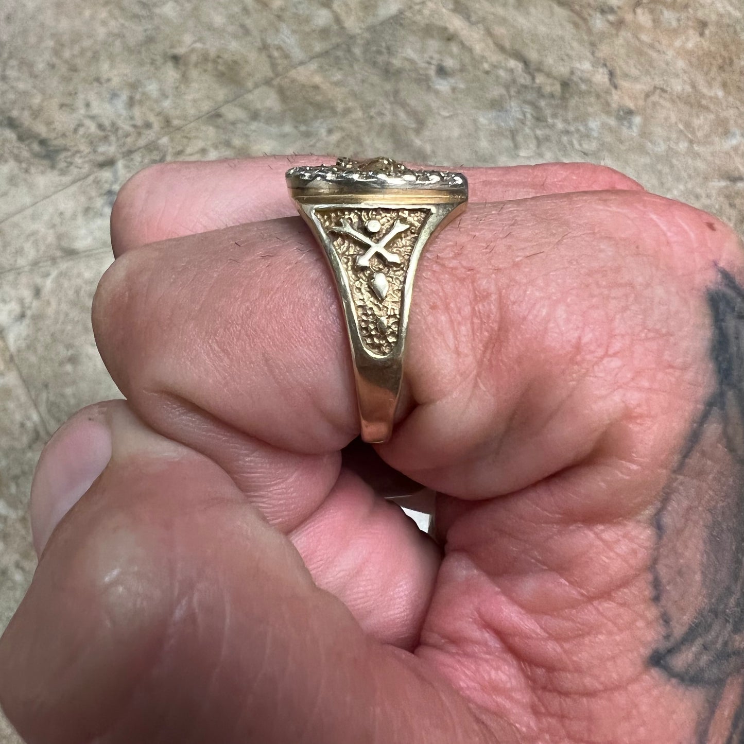 1980’s Solid 14K Yellow Gold .50CTW Natural Diamond Encrusted Good Luck Horseshoe “Gamblers Ring” (12.75)