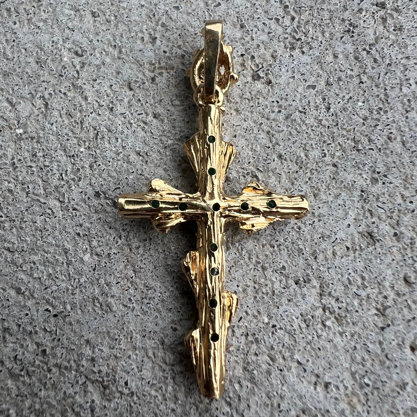 Vintage Custom Made Solid 18k Yellow Gold Colombian Emerald Encrusted Brutalist Cross Pendant