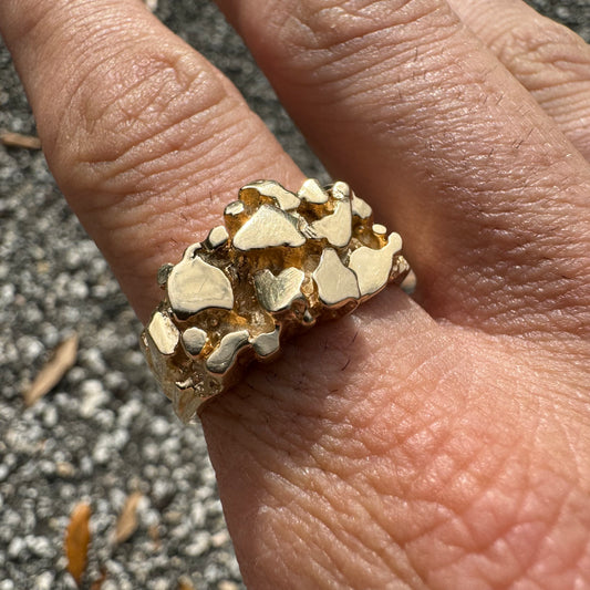 Immaculate 1980’s Solid 14k Yellow Gold Heavyweight Nugget Ring (11)