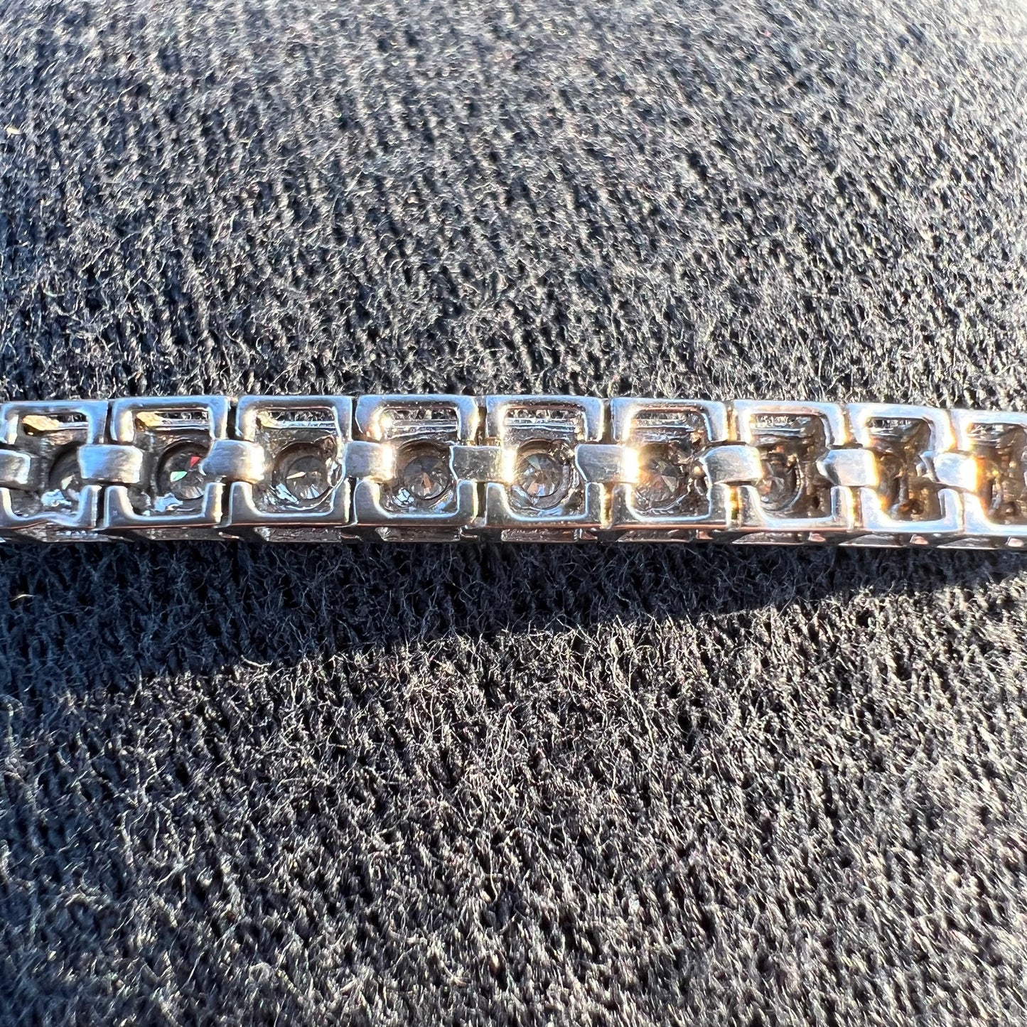 Vintage 10k White Gold Classic 1.75CTW Diamond Tennis Bracelet