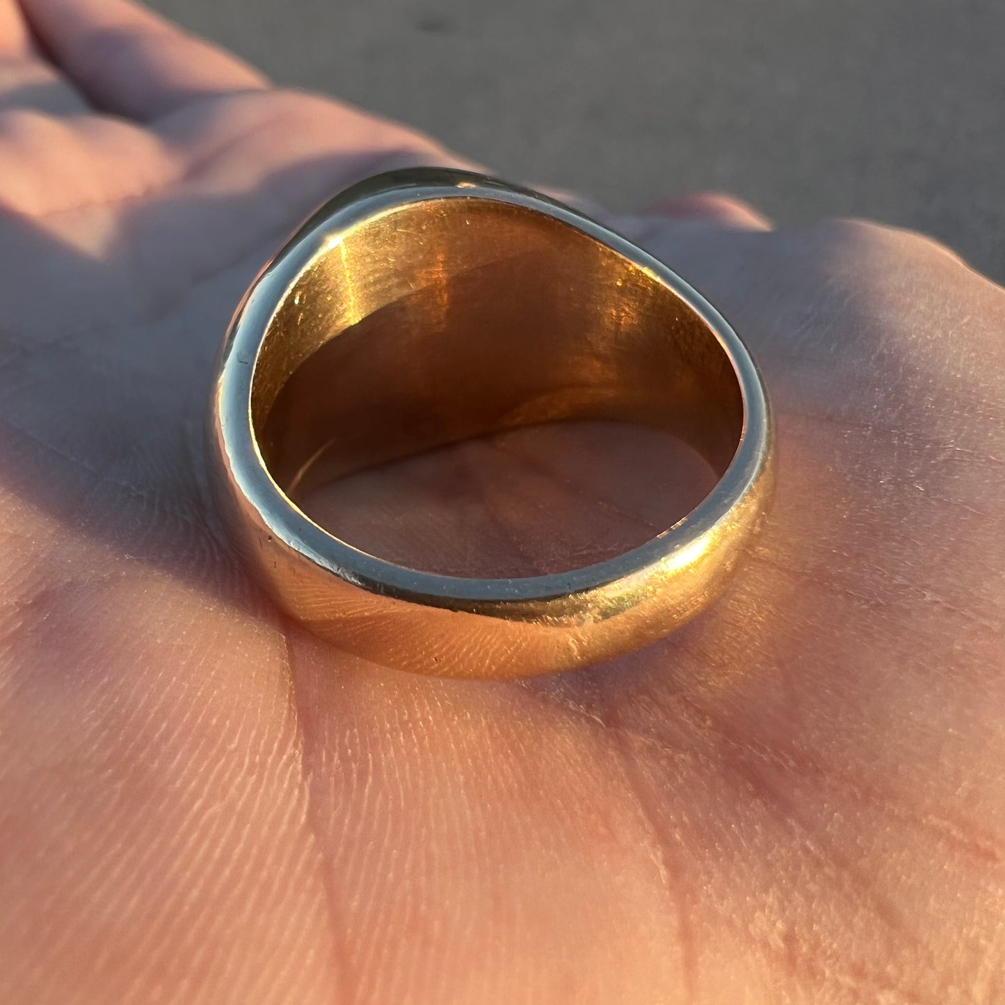 Mid Century 10k Red Spinel Comfort Fit Ring