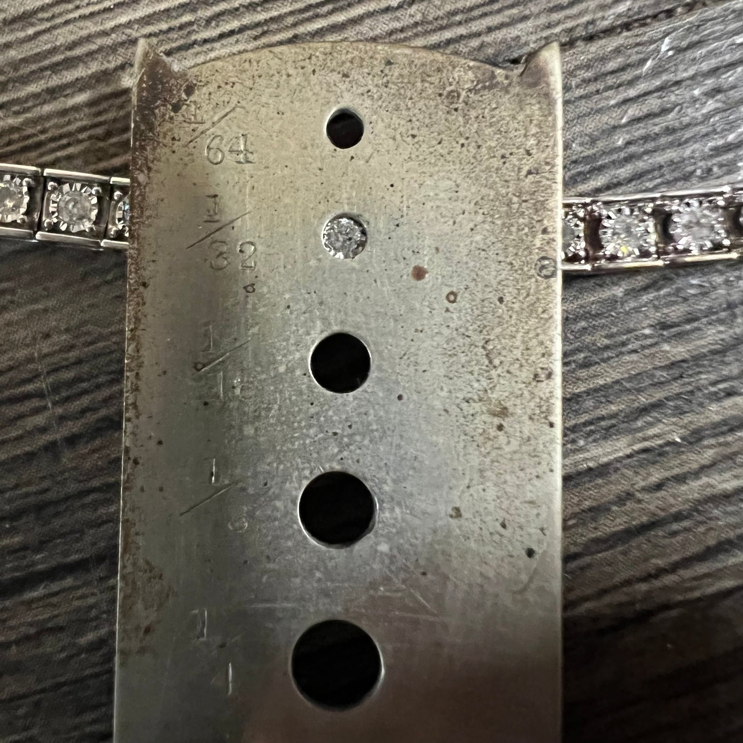 Vintage 10k White Gold Classic 1.75CTW Diamond Tennis Bracelet