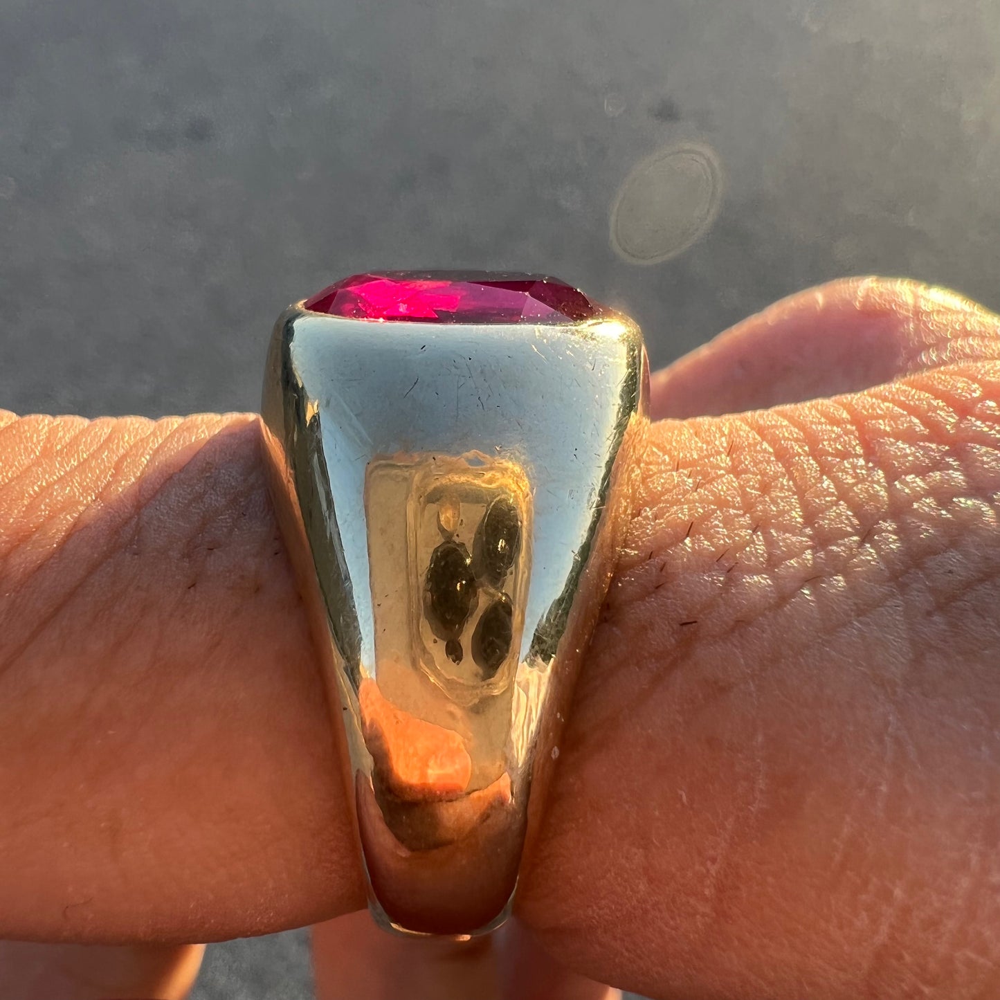Mid Century 10k Red Spinel Comfort Fit Ring