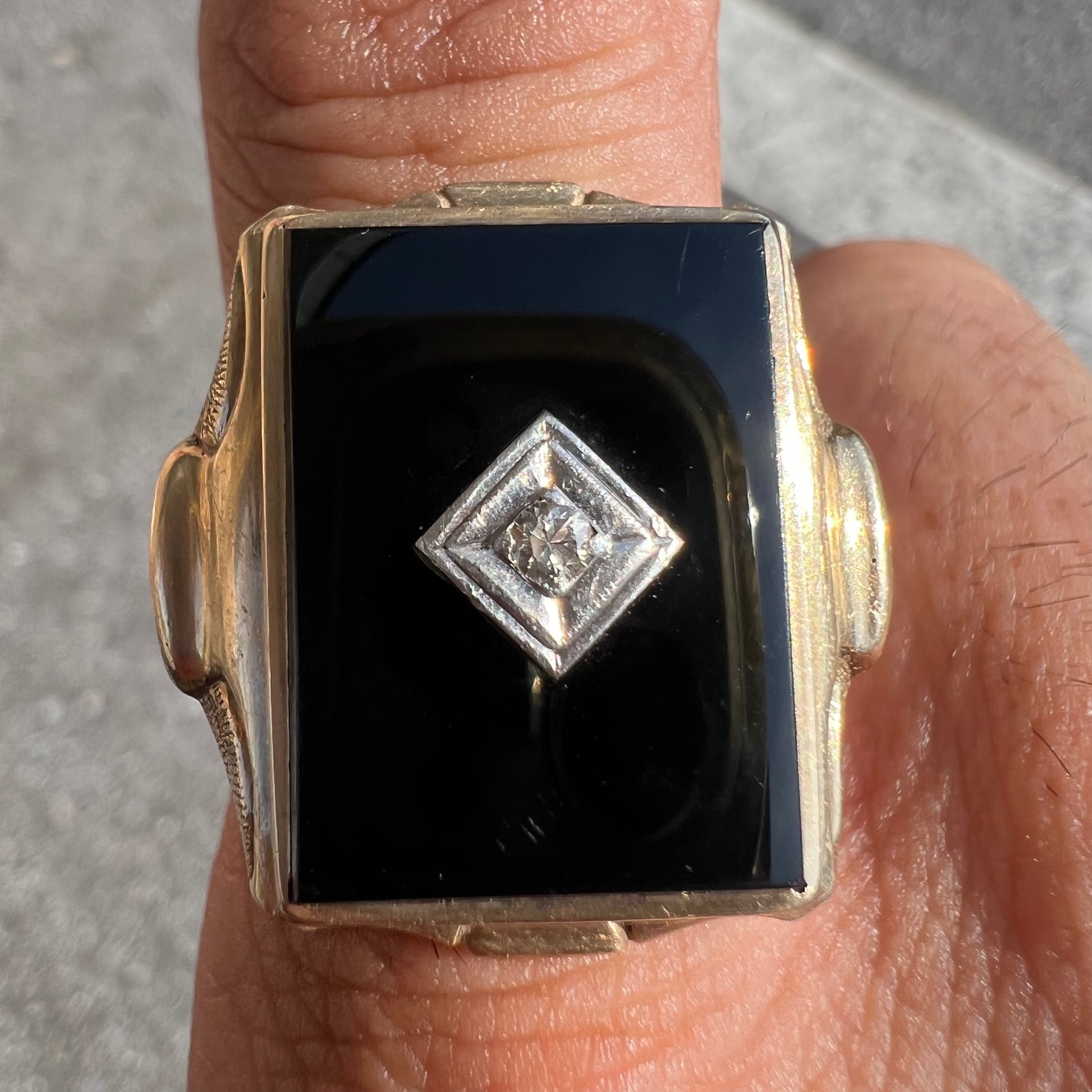 Black onyx ring with diamond in the middle deals